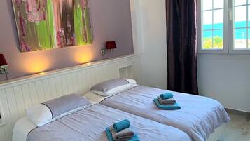 2 bedrooms, iron/ironing board, free WiFi, bed sheets