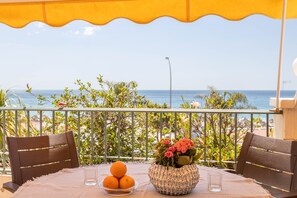 Outdoor dining - 'Sunny Apartment Front Line Burriana' Near the Beach with Sea View, Wi-Fi, A/C & Balcony (Nerja)