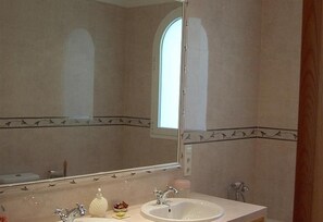 Bathtub, hair dryer, towels