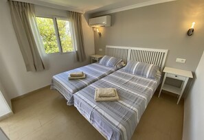 3 bedrooms, iron/ironing board, free WiFi, bed sheets