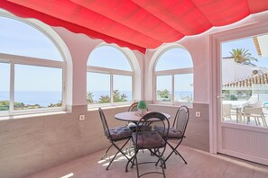 Dining - Villa 'La Chinita' with Sea & Mountain View, Pool and Wi-Fi (Nerja)