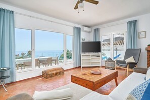 Télévision, cheminée