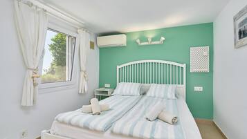 3 chambres, fer et planche à repasser, Wi-Fi gratuit, draps fournis