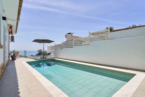 Pool - Villa 'La Chinita' with Sea & Mountain View, Pool and Wi-Fi (Nerja)