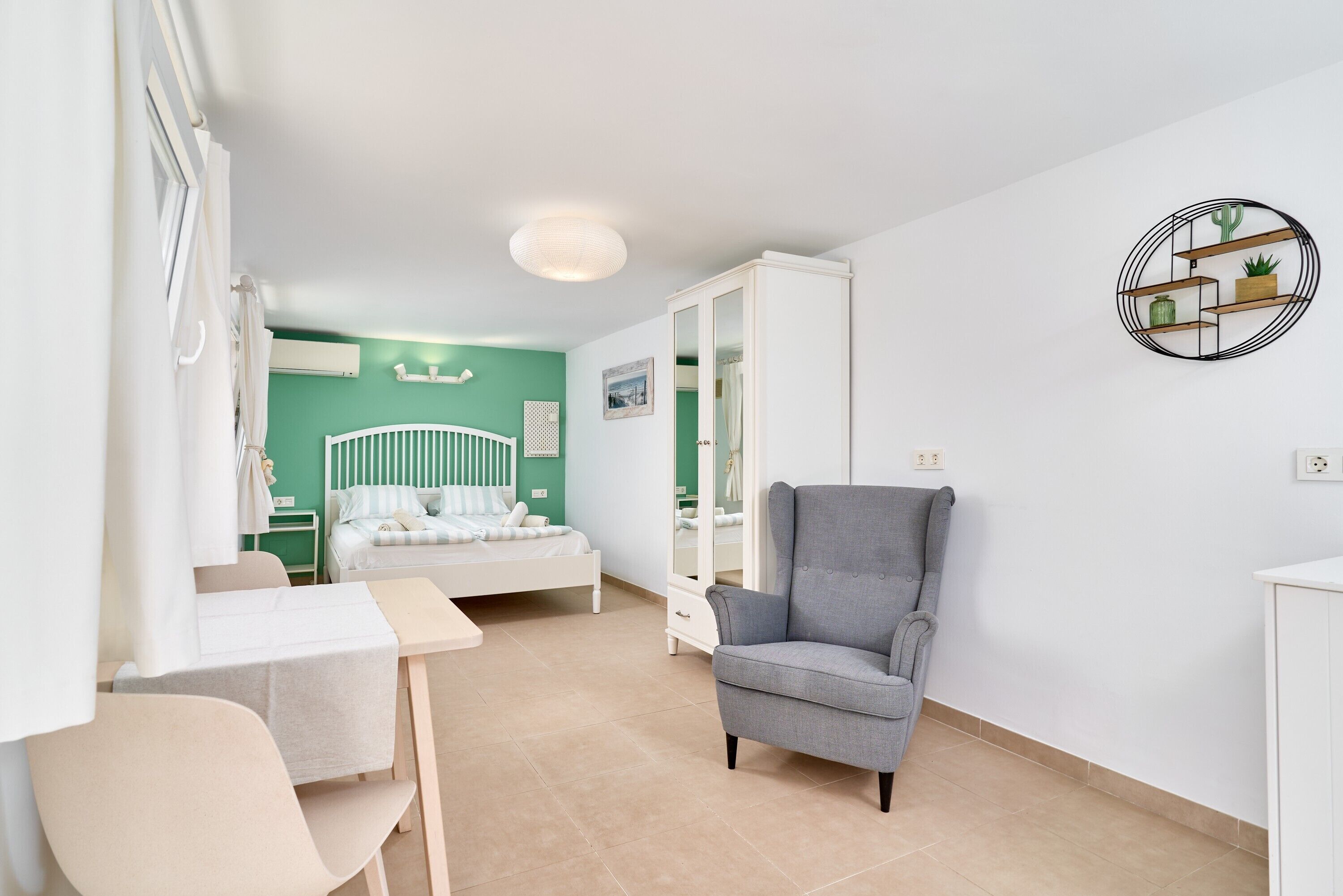 3 bedrooms, iron/ironing board, free WiFi, bed sheets