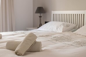 2 chambres, fer et planche à repasser, Wi-Fi gratuit, draps fournis