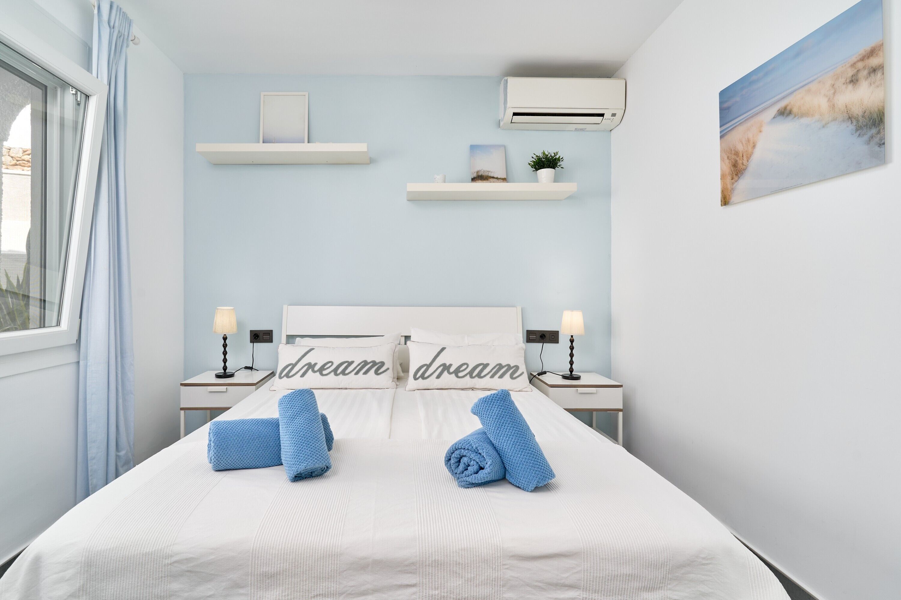 3 slaapkamers, een strijkplank/strijkijzer, gratis wifi, beddengoed