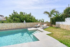 Pool - Wonderful 'Villa Burriana Beach' with Sea View, Pool, Balcony, Terrace & Garden (Nerja)