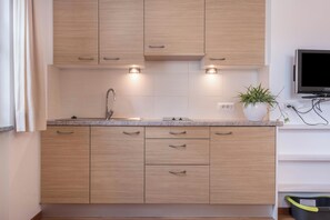 Fridge, stovetop, dishwasher, coffee/tea maker