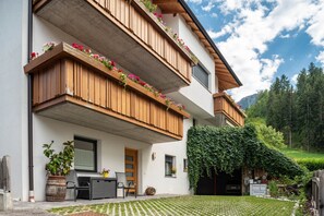 Exterior - Apartment "Hilber App Fermeda" with Mountain View, Garden and Wi-Fi (Villnöss)