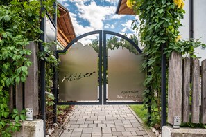 Exterior detail - Apartment "Hilber App Fermeda" with Mountain View, Garden and Wi-Fi (Villnöss)