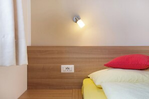 2 chambres, fer et planche à repasser, Wi-Fi gratuit, draps fournis