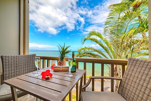Direct Oceanfront Maui Studio,Romantic,Breathtaking View from Huge Private Lanai