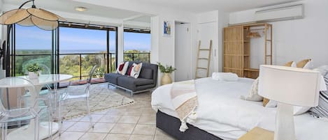 3 habitaciones, tabla de planchar con plancha, internet y ropa de cama
