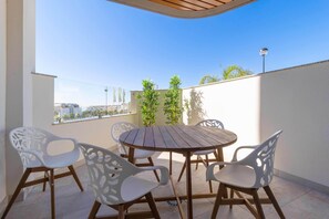 Outdoor dining - Marinsa Beach, 1 bedroom apartment close to the ocean (Torrox)