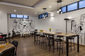 Dining - OYO Townhouse 010 East of Kailash (New Delhi)