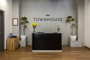 Lobby - OYO Townhouse 010 East of Kailash (New Delhi)