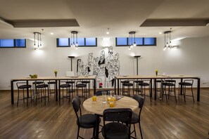 Dining - OYO Townhouse 010 East of Kailash (New Delhi)