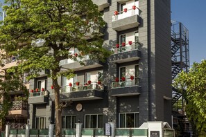 Exterior - OYO Townhouse 010 East of Kailash (New Delhi)