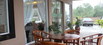 Super OYO 985 Hotel Nur