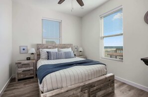 4 bedrooms, in-room safe, iron/ironing board, WiFi - The Salty Dog - 1st Row Beachhouse in Sea Isle (Galveston)