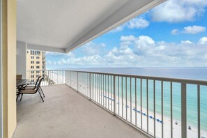Property grounds - ⛱️BeachFront~Balconies~Theatre~Pools+HotTub~3BR Majestic 2-1509 (Panama City Beach)