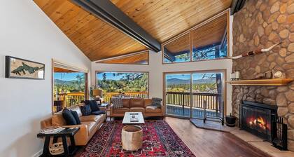 Sheephorn Lodge by Destination Big Bear : Amazing Views from the Wrap Around Deck! Central Heating and Air Conditioning! Hot Tub! Walk to Bear Mountain!