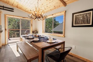 Dining - Chalet Cervo by Destination Big Bear : Single Story Log Style! Hot Tub! Nestled between the Village, the lake, and Snow Summit! (Big Bear Lake)