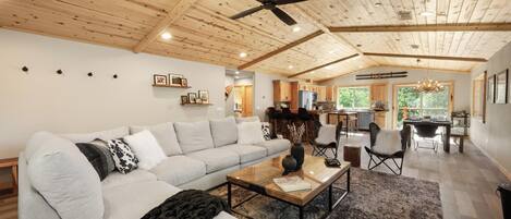 Fernseher, Kamin, Videospiele