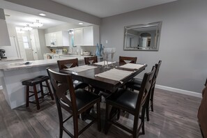 Dining - 2-BR Updated WALK-IN Condo ~ 2 Pools ~ Near the Strip ~ FREE TICKETS INCLUDED! (FHC-13) (Branson)