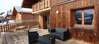 Renovated chalet, 3 beds, parking, near shops