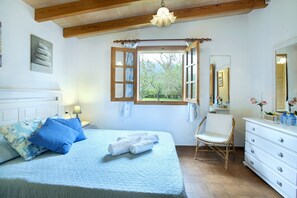 2 bedrooms, iron/ironing board, travel crib, free WiFi