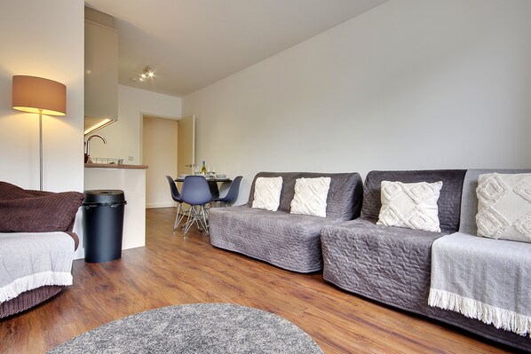 Living area - (189OC-15) 1 Bedroom Flat Bournemouth Town Centre (Bournemouth)