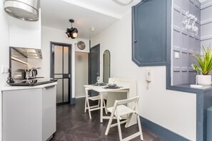 Studio – city | Spiseområde på rommet