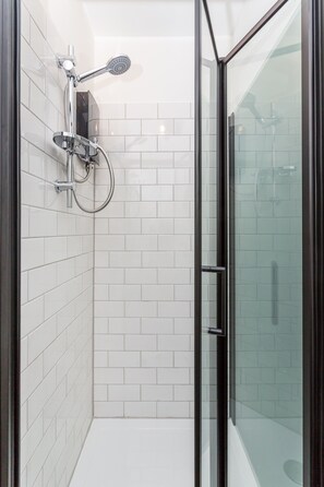 City-Studio | Dusche im Bad