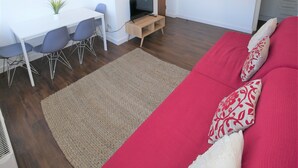Smart TV - (189OC-16) 2 Bedroom Flat in Bournemouth Town Centre (Bournemouth)