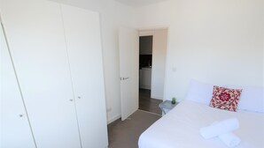 2 bedrooms, free WiFi, bed sheets - (189OC-16) 2 Bedroom Flat in Bournemouth Town Centre (Bournemouth)