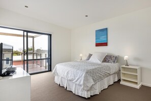 3 bedrooms, iron/ironing board, Internet, bed sheets