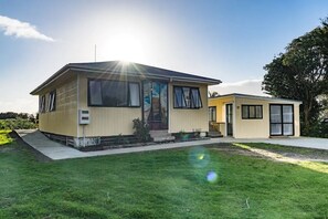 Exterior - Space in the heart of Ahipara sleeps  (Ahipara)