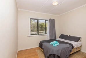 3 bedrooms, free WiFi, bed sheets, wheelchair access