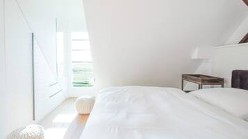 2 bedrooms, travel cot, free WiFi
