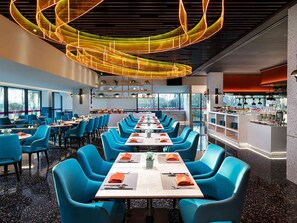 2 Restaurants, Frühstück, Mittagessen, Abendessen, Gegrilltes