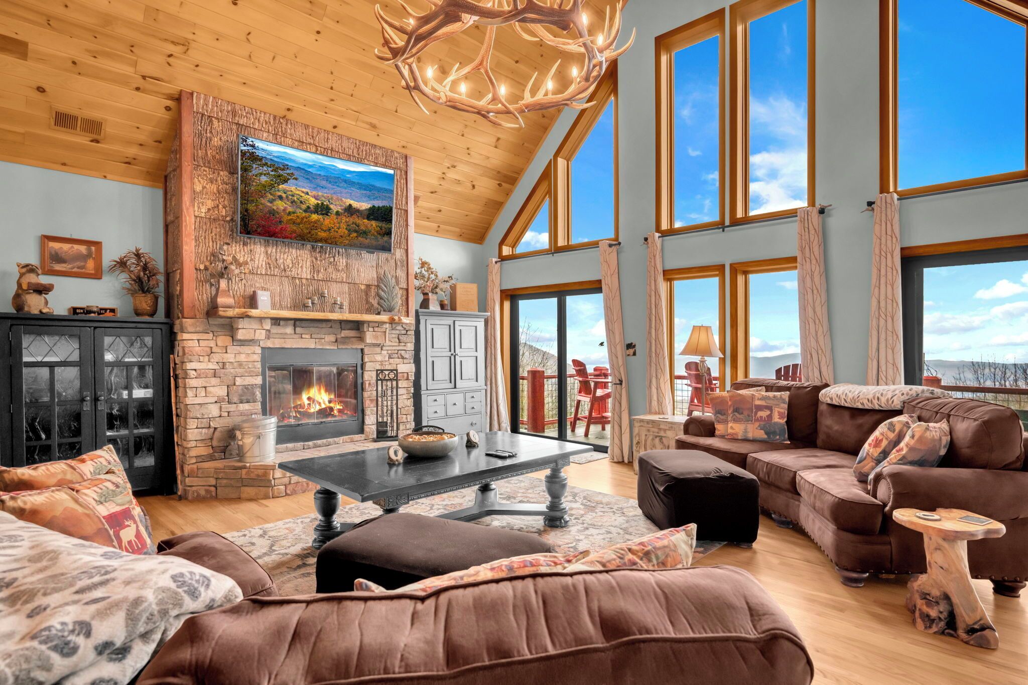 Televisio, takka, pöytätennispöytä