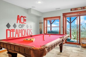 Game room - Upscale Home With Expansive Mountain Views (Banner Elk)