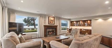 Fernseher, Kamin, DVD-Player, Arbeitsbereiche