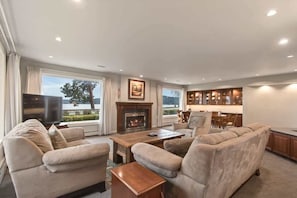 TV, fireplace, DVD player
