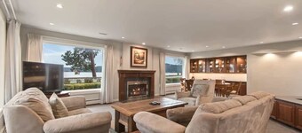 Downtown Lake Front Rancher with a Hot Tub