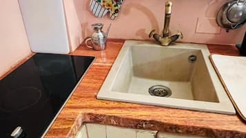 Kühlschrank, Esstisch