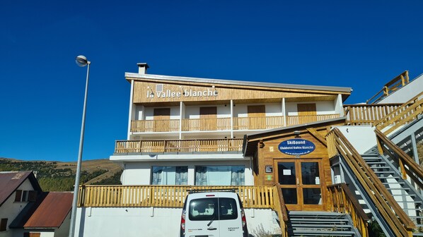 Front of property - La Vallée Blanche (Huez)