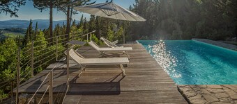 Fioraie villa with pool and breathtaking views for 6 people